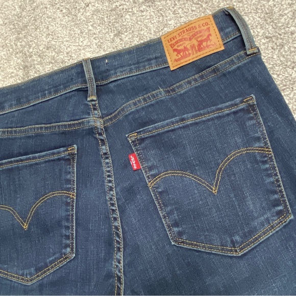 Blue Levi’s 315 Shaping Bootcut, 30 - Picture 9 of 10
